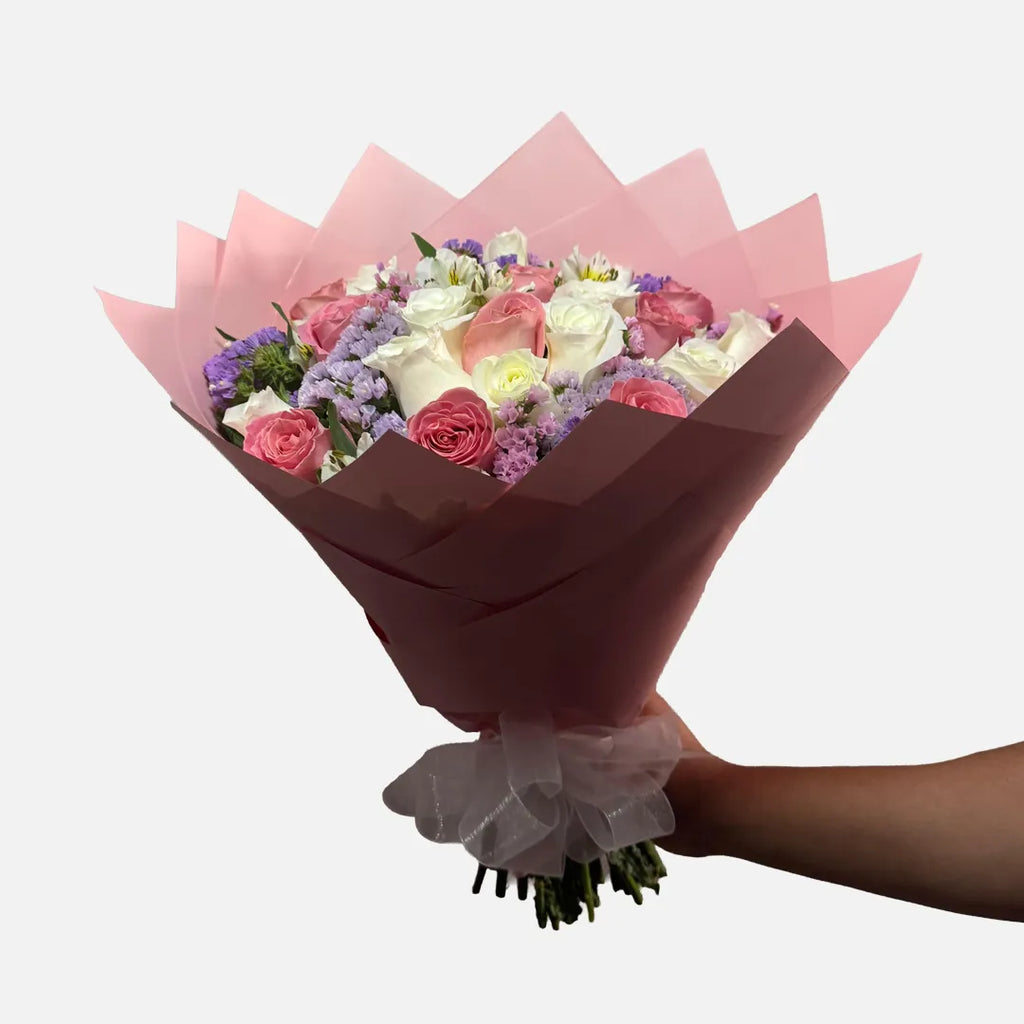 Ramo de 20 rosas blancas, rosas y complementos