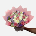 Ramo de 20 rosas blancas, rosas y complementos