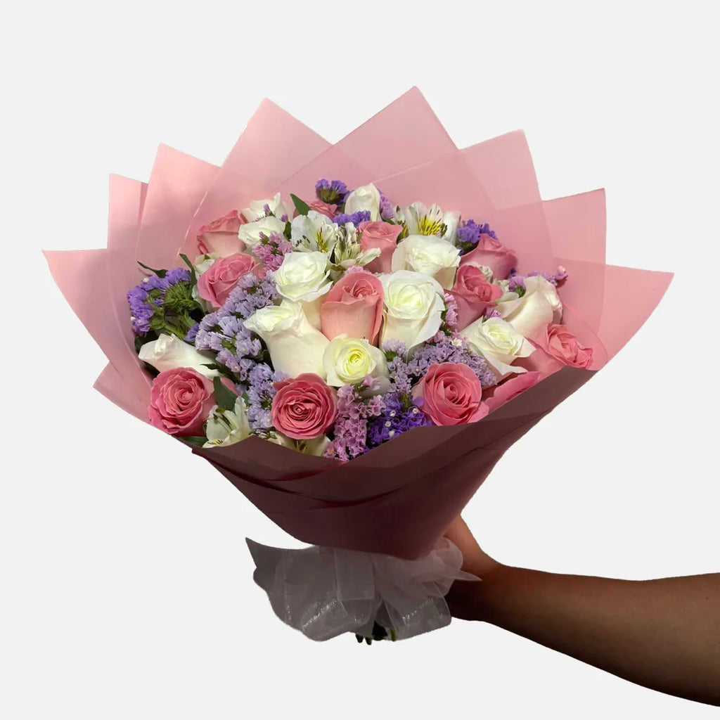 Ramo de 20 rosas blancas, rosas y complementos