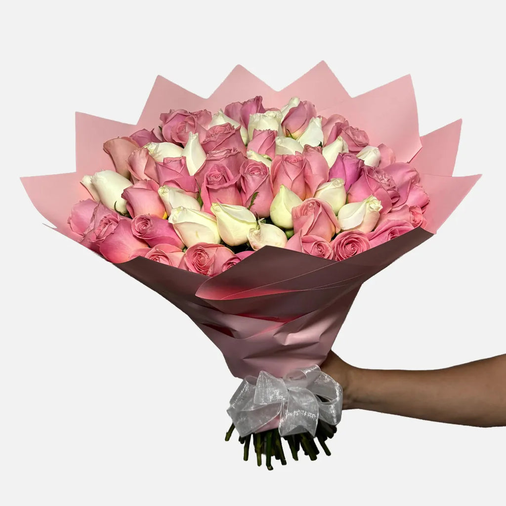 Ramo de 50 Rosas Blancas y Rosas