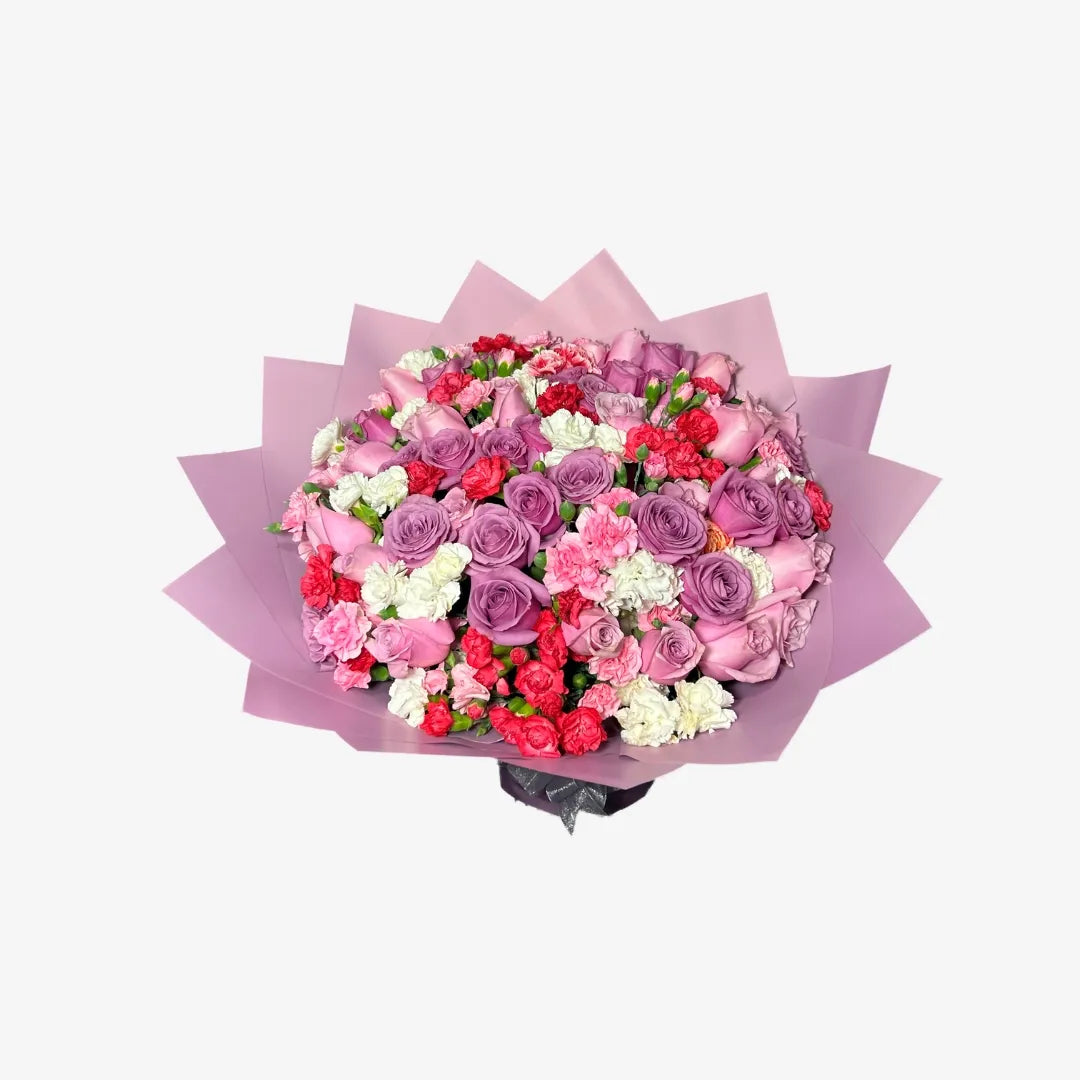Ramo de 50 Rosas con Clavel