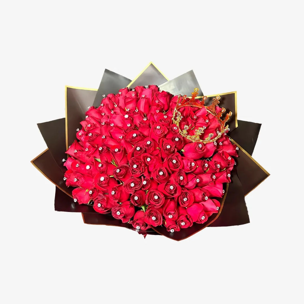 Ramo Buchón de 100 Rosas con Corona y Piedra Decorativa