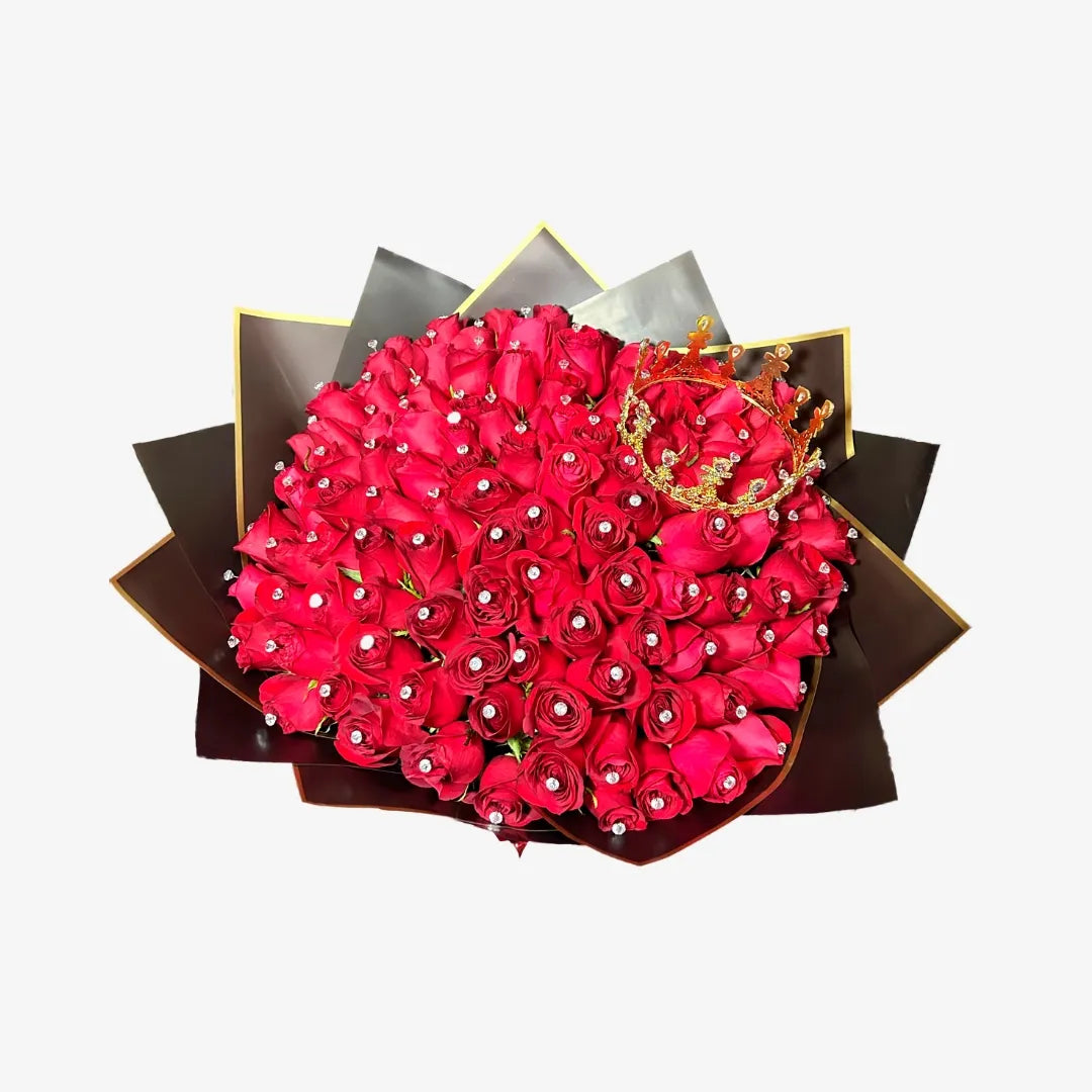 Ramo Buchón de 100 Rosas con Corona y Piedra Decorativa