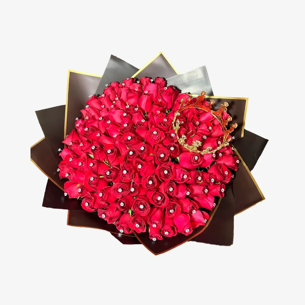 Ramo Buchón de 100 Rosas con Corona y Piedra Decorativa