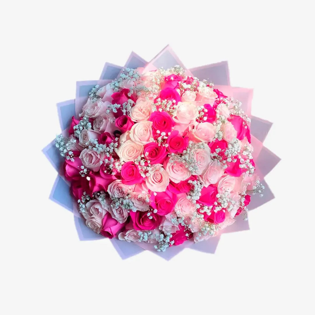 Ramos de 100 rosas rosas en tono pastel con papel blanco y adornado con nube.