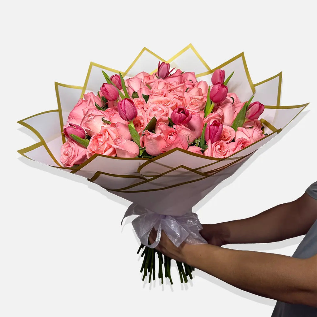Ramo de 50 Rosas y 10 tulipanes