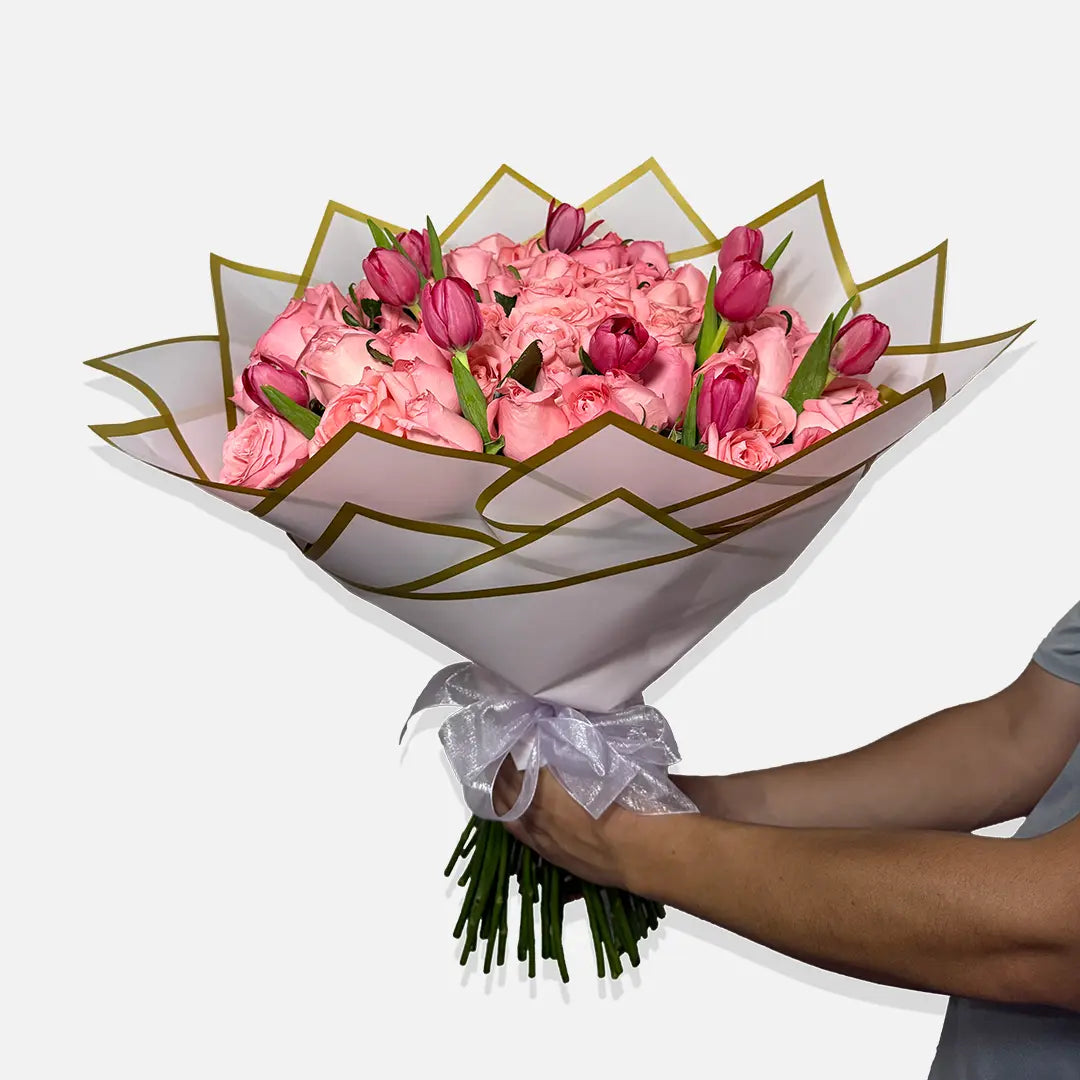 Ramo de 50 Rosas y 10 tulipanes