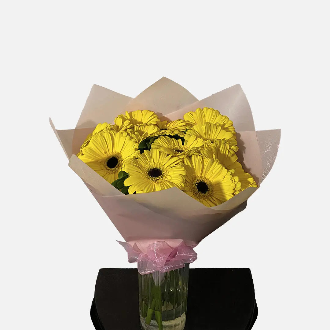 Ramo de 12 gerberas y complementos