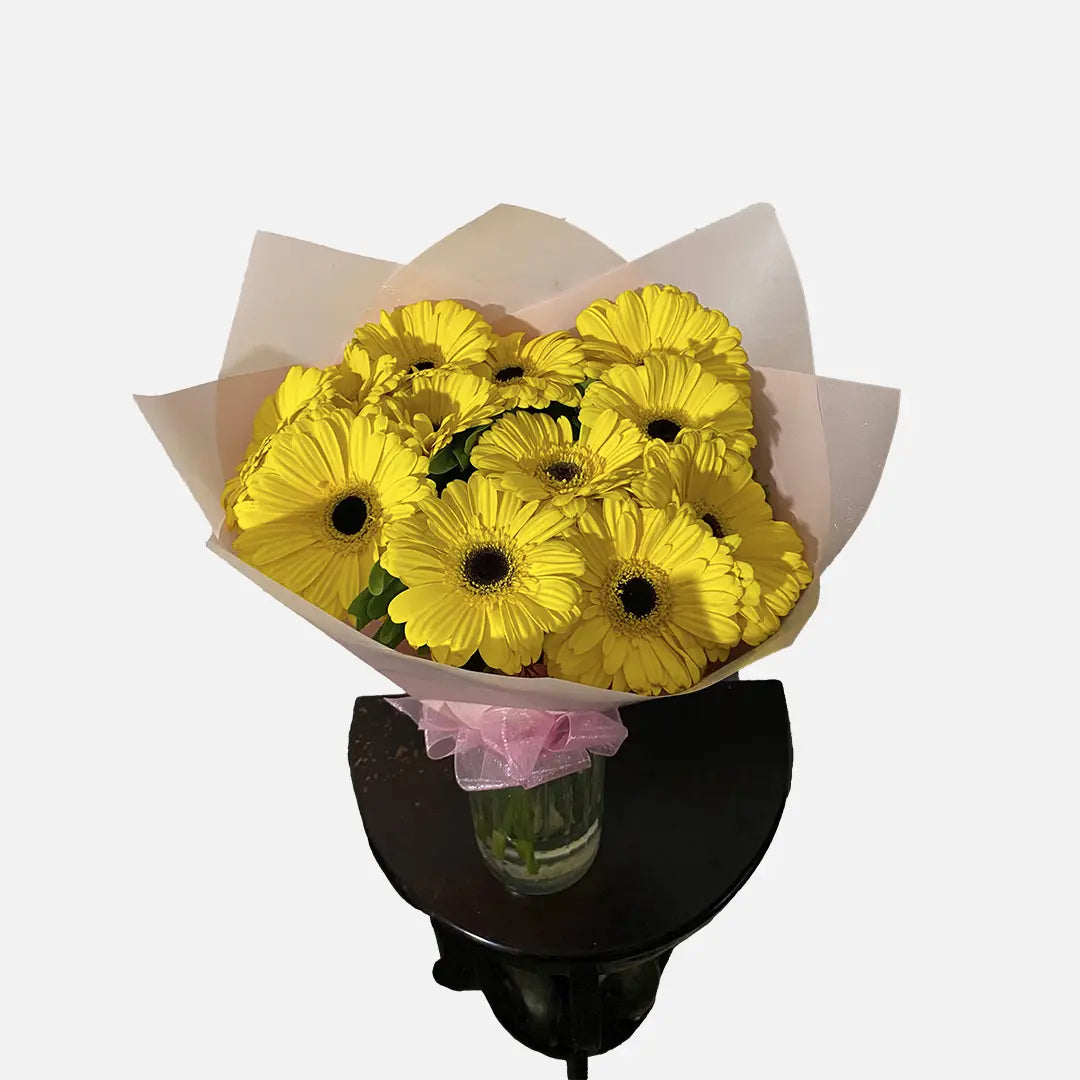 Ramo de 12 gerberas y complementos