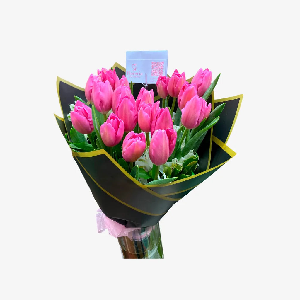 Ramo de 20 hermosos tulipanes color rosa envuletos en papel coreano negro.