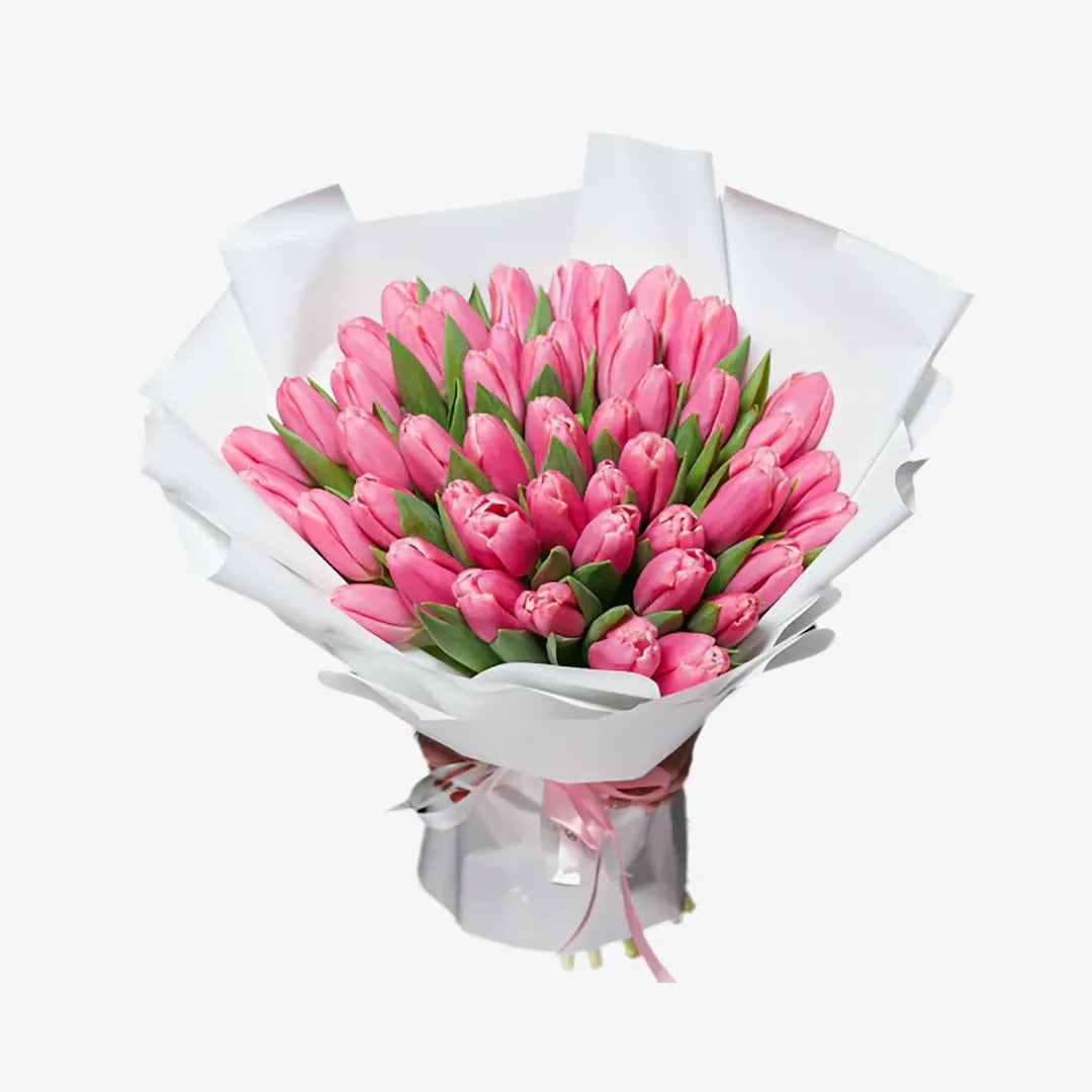 Ramo de 50 tulipanes color rosa envueltos en papel rosa